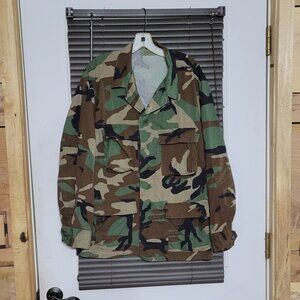 Woodland Camo mans jacket size  Large
